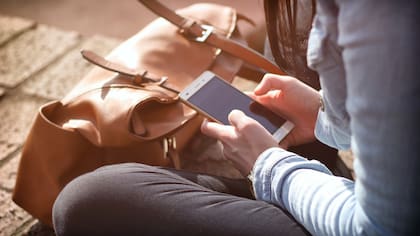 Alertan por una nueva estafa en WhatsApp (Archivo)