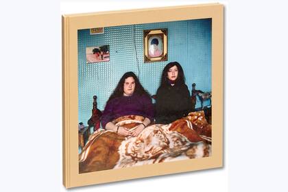 La tapa del segundo libro con los años de juventud Guille y Belinda, que el 16 de septiembre presenta a todo el mundo la editorial MACK de Londres