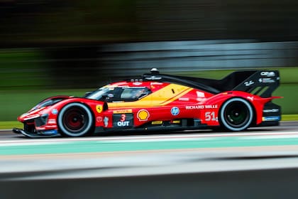 Alessandro Pier Guidi, James Calado y Antonio Giovinazzi conforman el trinomio del N° 51, uno de los coches del modelo 499P con el que Ferrari pretende extender la supremacía.