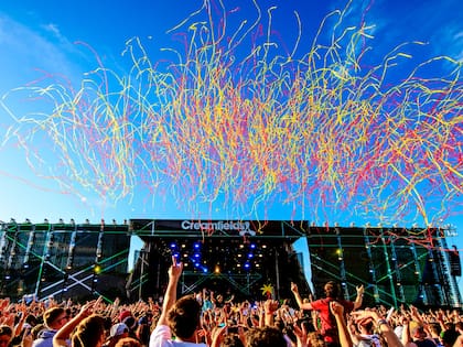 Alesso, el prodigioso DJ sueco, encabezará la jornada del sábado con su característico estilo de progressive house