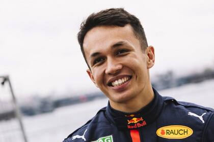 Alex Albon se recuperó de los problemas físicos que le ocasionó su apendicitis y dirá presente en Singapur