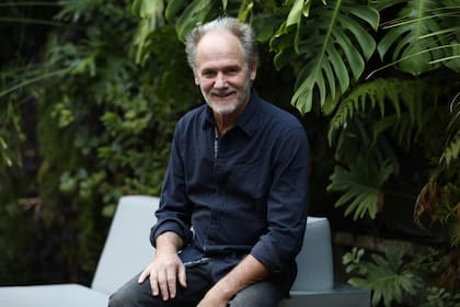 Alex Benn vivió en Río de Janeiro, en San Pablo y en Los Ángeles antes de regresar al país y hacer carrera en el teatro, el cine y la TV