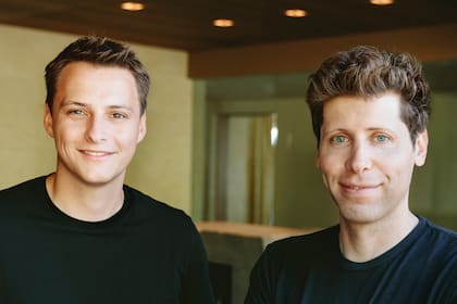 Alex Blania (izq.) y Sam Altman (der.) en octubre del año pasado; son los dos ejecutivos de Worldcoin y OpenAI, respectivamente, con los que se reunió Javier Milei en el inicio de su viaje por Silicon Valley