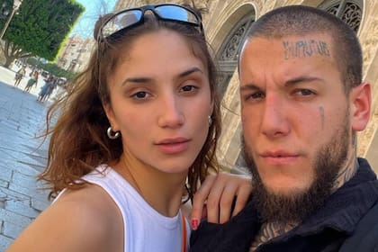 Alex Caniggia y Melody Luz coronaron su noviazgo en Europa