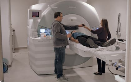 Alex Honnold se sometió a un estudio en 2016 donde se determinó que su amígdala le permite no sentir vértigo u otra sensación al escalar en altura