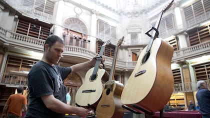Alex Leibiusky, músico y luthier, integrante de la Asociación Argentina
