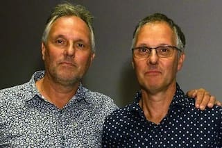 Perdió la memoria en un accidente y su hermano gemelo le ocultó su doloroso pasado para protegerlo