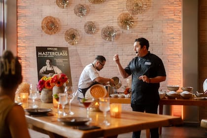 Álex Méndez fue el chef invitado para esta edición de "The Epicure" donde brindó una Masterclass sobre el foise gras combinado con chocolate