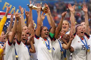 Alex Morgan pasa del campo a la sala de juntas tras su retiro