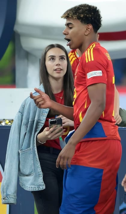 Álex Padilla celebró el triunfo de España junto a Lamine Yamal
