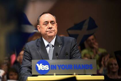 El jefe de gobierno escocés, Alex Salmond, anunció hoy su intención de dimitir tras el triunfo del no en la consulta independentista en Escocia