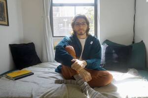 Alex Verhaeg comparte cómo es vivir en un mini departamento sin baño en el corazón de Manhattan