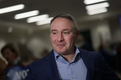 Alex Vindman muestra su avance en los niveles de aprobación de una reciente encuesta