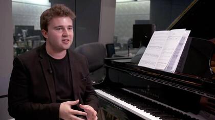 Alex Woolf (entrevistado aquí en BBC Newsnight) era uno de los mejores amigos de Jodie.