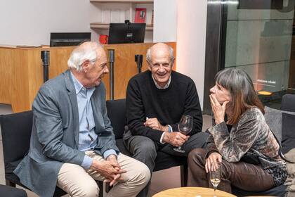 Alex y Andrea Laurence, junto a Horacio Cattáneo