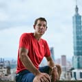 Cuándo y a qué hora transmite Netflix el ascenso sin soga de Alex Honnold a un edificio de 101 pisos