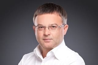 Investigan como posible asesinato la muerte de un banquero ucraniano que cayó por la ventana