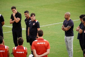 Estudiantes ya tiene al reemplazante de Domínguez: el DT que les ganó la pulseada a un exRiver y un exBoca