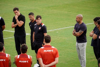 Alexander Medina asumió como nuevo DT de Estudiantes: reemplaza a Eduardo Domínguez