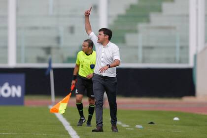 Alexander Medina suele ser enérgico sólo de vez en cuando al borde del campo de juego.