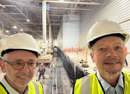 Alexander Seitz, CEO de la región Latinoamérica, recorrió junto a Marcellus Puig, CEO y presidente de Volkswagen Group Argentina, el avance de las obras en Pacheco