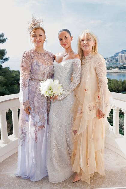 Alexandra com a mãe Isabella Malena e o sogro Pascal Leclerc