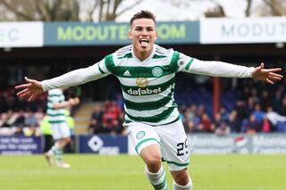 La ovación que recibió el primer argentino en la historia en vestir y anotar un gol para Celtic de Escocia