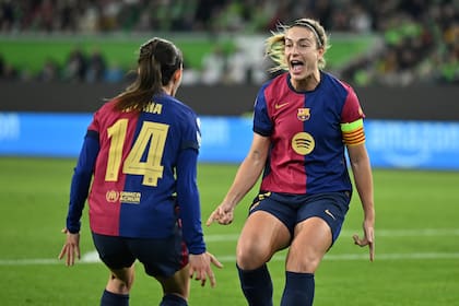 Alexia Putellas (derecha) y Aitana Bonmatí son compañeras en Barcelona y compiten por el Balón de Oro 2025