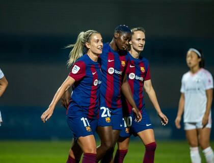 Alexia Putellas (izquierda), la mejor jugadora de los últimos años