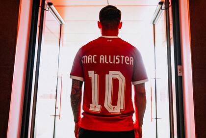 Alexis Mac Allister con la camiseta de Liverpool