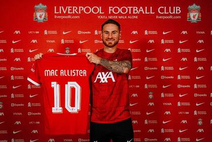 Alexis Mac Allister con la camiseta de Liverpool; el campeón del mundo es el nuevo 10 de los Reds