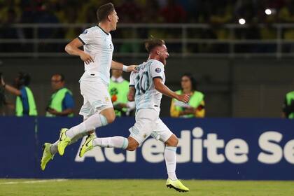 Alexis Mac Allister, de Boca, celebra el gol del empate a los 10 minutos.