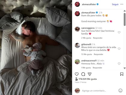 Alexis Mac Allister durmiendo con su hija Alaia