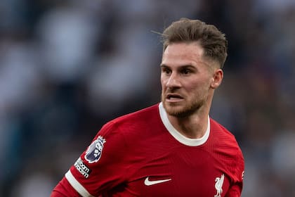 Alexis Mac Allister, el 5 que marca y juega y por el que apuesta Juergen Klopp en Liverpool, rival este sábado de Manchester City y Julián Álvarez en la Premier League.