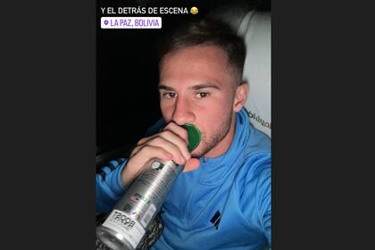 Alexis Mac Allister se fotografió utilizando "Boost", un elemento para contrarrestar la falta de oxígeno