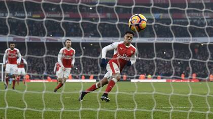 Alexis Sánchez ya anotó el 2-1 para Arsenal