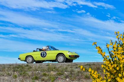 Alfa Romeo 2000 Spider 1977 durante la segunda etapa de las 1000 Millas Sport