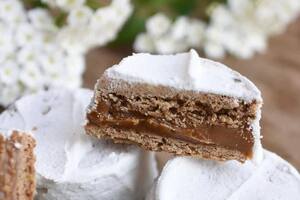 Alfajor glaseado de dulce de leche