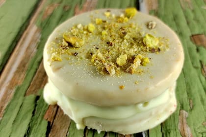 Alfajor de pistacho reversionado por Butterqueen