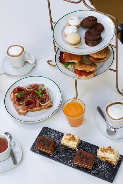 Alfajores del Museo Evita en el té premium