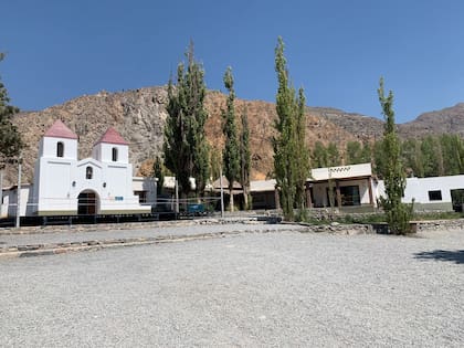 Alfarcito, la base elegida para crear la escuela modelo, es un paraje pintoresco sobre los 2.800 m.s.n.m donde históricamente los arrieros se detenían a alimentar la hacienda.