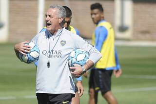 Alfaro quiere ganar los 6 partidos que faltan para ver si puede quedarse en Boca