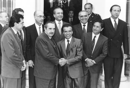 Alfonsín y Menem, tras la firma del Pacto de Olivos