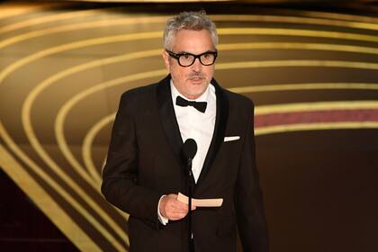 Alfonso Cuarón acepta el Oscar por mejor director