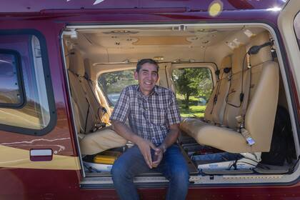 Alfonso Naish, piloto de un Bell 429 bimotor de la empresa Helipatagonia, que fue convocado para sumarse al trabajo de los brigadistas el fin de semana pasado