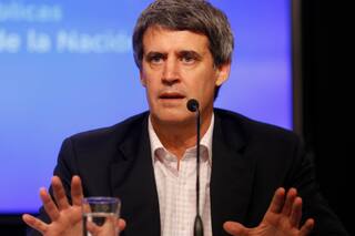 Prat-Gay criticó la política económica del Gobierno e hizo una comparación con su gestión