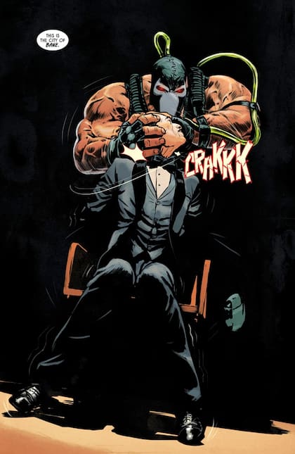 Con la misma fuerza sobrehumana con la que alguna vez dejó en silla de ruedas al Hombre Murciélago, Bane asesina al mayordomo