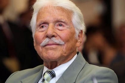 Efrem Zimbalist, Jr. el mayordomo de buena parte de sus aventuras animadas