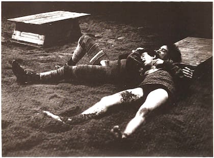 Alfredo Alcón y Antonio Banderas en La vida del rey Eduardo II de Inglaterra, que se presentó en Buenos Aires hace 40 años