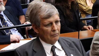 Alfredo Astiz escuchando las condenas